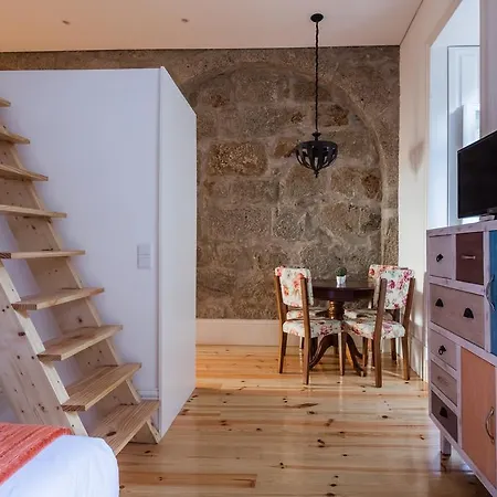 Viva Almada Flats